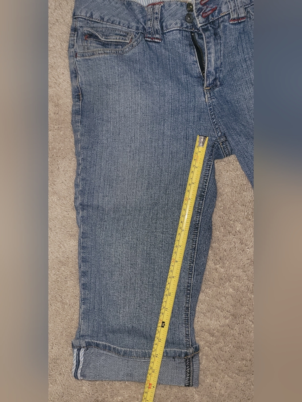 St. John's BAY STRETCH JEAN CAPRI PANTS, SIZE 8, CROP, CUFFED - Picture 3 of 7